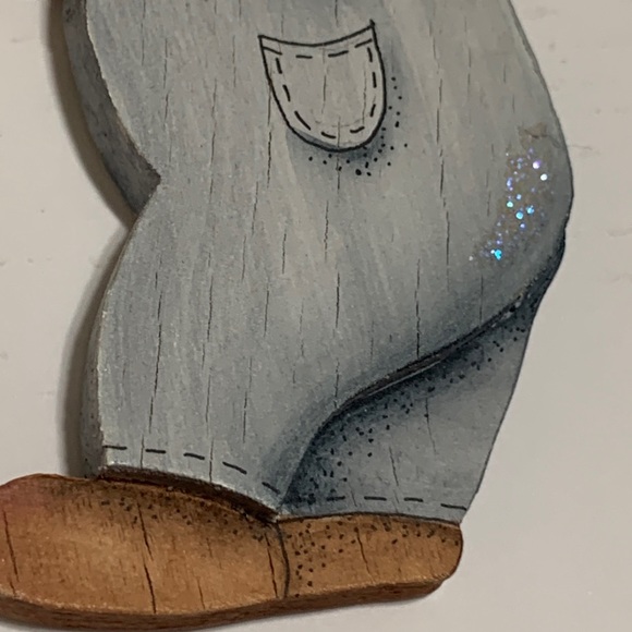 Alaska bear with fish wood ornament Mary Harper - Picture 6 of 16